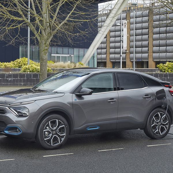 Citreon ec4 electric car charging using public chargepoint